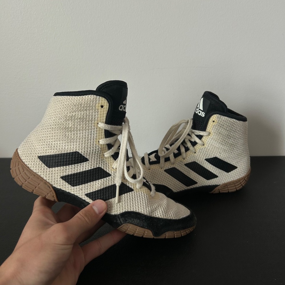 Adidas‎ Tech Fall 2.0 Wrestling Shoes Youth Size 4 White Black Gum FU8172
